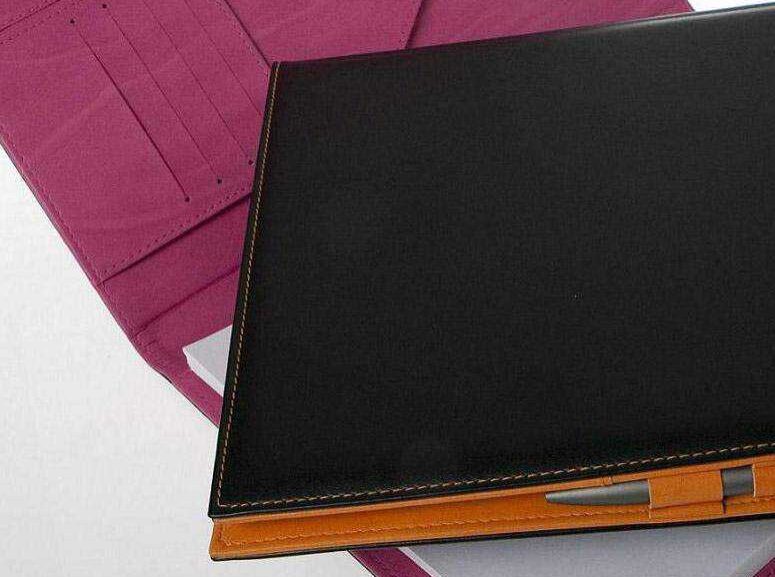 Carpetas símil piel en diversos colores